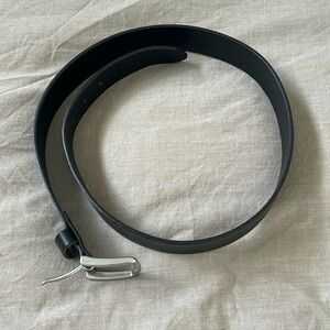 GAP like new black leather mens belt size 34